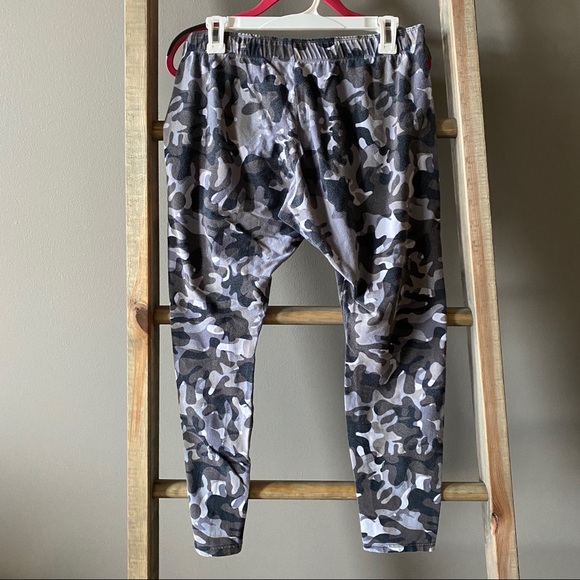 Nike Gray Camo Leggings - Picture 2 of 3